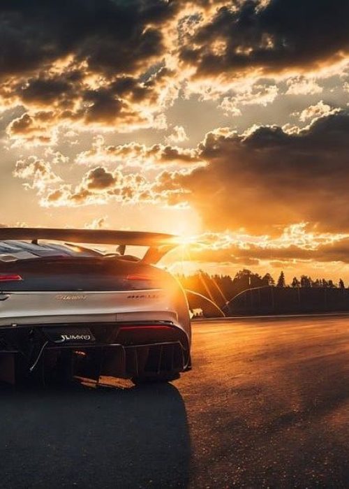 4K Wallpaper_ Sports cars on track